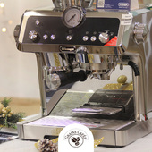 🎁 🎁 🎁 🎁 🎁🎁 🎁 
𝟏𝟓𝟎€ 𝐝𝐞 𝐑𝐄𝐌𝐈𝐒𝐄* 
🎁 🎁 🎁 🎁 🎁 🎁 🎁
sur la Specialista Prestigio #Delonghi
😍 𝗱𝗶𝘀𝗽𝗼𝗻𝗶𝗯𝗹𝗲 𝗲𝗻 𝗯𝗼𝘂𝘁𝗶𝗾𝘂𝗲 🥰

La Specialista Prestigio est une machine à café conçue pour les grands amateurs d’expresso. Elle vous permet de reproduire toutes les étapes essentielles d’un Barista chez vous. Cinq technologies novatrices contribuent à simplifier la préparation et à la personnaliser, tout en laissant place à la créativité et au plaisir de préparer un expresso manuellement. Exercez votre passion du café avec La Specialista Prestigio. 

LE ➕ : 🅢🅐🅥 🛠 SERVICE APRÈS VENTE ET GARANTIE
En nous faisant confiance, bénéficiez d'un SAV en direct avec Delonghi pour le moindre problème ainsi que de l'ensemble de nos conseils !

N'hésitez pas à nous demander plus d'informations.
✨ OUVERT TOUS LES JOURS 🕡 🎁 😍🥰 
de 9h à 13h et de 14h à 19h 🎄
📍 26 rue Grande - Manosque
☕ Le meilleur de l'expresso avec Grains Cafés Torréfaction Manosque
__
*𝘌𝘯 𝘤𝘦 𝘮𝘰𝘮𝘦𝘯𝘵, 𝘣𝘦́𝘯𝘦́𝘧𝘪𝘤𝘪𝘦𝘻 𝘥'𝘶𝘯𝘦 𝘳𝘦𝘮𝘪𝘴𝘦 𝘥𝘪𝘳𝘦𝘤𝘵𝘦𝘮𝘦𝘯𝘵 𝘦𝘯 𝘣𝘰𝘶𝘵𝘪𝘲𝘶𝘦 𝘥𝘦 - 𝟱𝟬€ 𝘴𝘶𝘳 𝗟𝗮 𝗦𝗽𝗲𝗰𝗶𝗮𝗹𝗶𝘀𝘁𝗮 𝗣𝗿𝗲𝘀𝘁𝗶𝗴𝗶𝗼 𝗘𝗖𝟵𝟯𝟱𝟱.𝗠, 𝘢𝘶𝘹𝘲𝘶𝘦𝘭𝘭𝘦 𝘷𝘰𝘶𝘴 𝘱𝘰𝘶𝘷𝘦𝘻 𝘢𝘫𝘰𝘶𝘵𝘦𝘳 𝘶𝘯 𝘳𝘦𝘮𝘣𝘰𝘶𝘳𝘴𝘦𝘮𝘦𝘯𝘵 𝘋𝘦𝘭𝘰𝘯𝘨𝘩𝘪 𝘥𝘦 𝟭𝟬𝟬€. 𝘝𝘰𝘪𝘳 𝘤𝘰𝘯𝘥𝘪𝘵𝘪𝘰𝘯𝘴 𝘦𝘯 𝘣𝘰𝘶𝘵𝘪𝘲𝘶𝘦.

N'hésitez pas à vous connecter sur notre site
✅ www.grainscafes.com
Cafés en grains ou moulus ou capsules
☑️ Torréfaction 100% #Artisanale ☕️
Plus d'infos ?! 👇
📱 04.65.10.00.67
📧 contact@grainscafes.com

#specialtycoffeeroaster #specialitycoffee #coffeeroastery #connectroasters #explorecoffee #coffeebrewing #coffeepeople #roastery #coffeeroasting #coffeeaddict #coffeeshop #coffeehype #coffeetime #Christmascoffee #coffeebean #coffeeworld #coffeeculture #Christmas #coffeeroaster #Manosque #roasterdaily #grainscafes